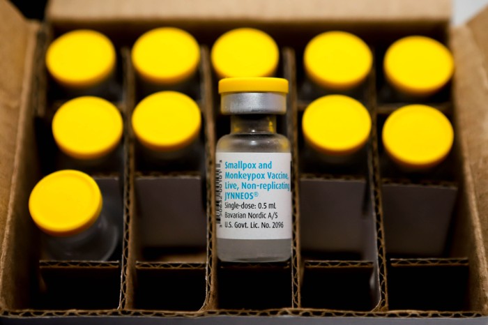 Governo do Paraná recebe primeiras doses da vacina contra a Mpox