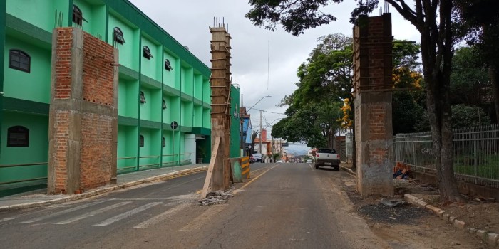 IBAITI - Demutran informa que acessos pela Av. Paulo Pimentel e Rua Teófilo Marques deverão ficar parcialmente interditados durante obras de construção de Portais; veja rotas alternativas