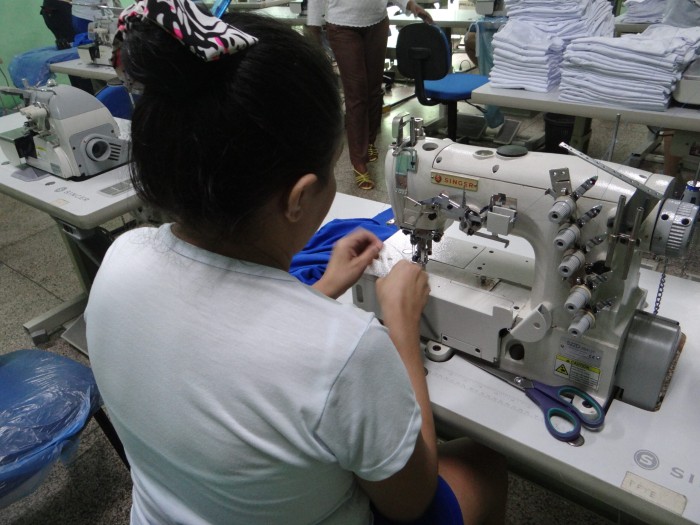 Internas produzem uniformes para unidades penais do Estado