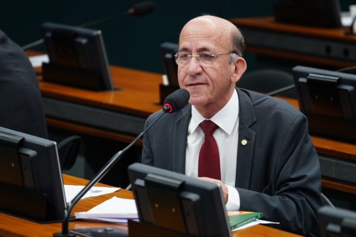 Projeto proíbe divulgação de pesquisa eleitoral 30 dias antes das eleições