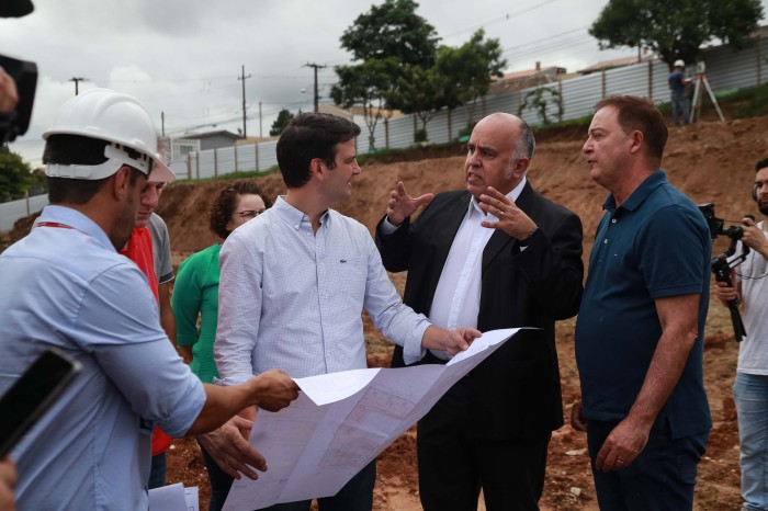 Secretários vistoriam obras do Hospital de Colombo, que poderá fazer 400 cirurgias/mês
