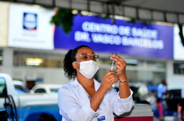 Campanha de vacinação bivalente contra covid-19 segue nesta quinta-feira (16) em Nova Iguaçu