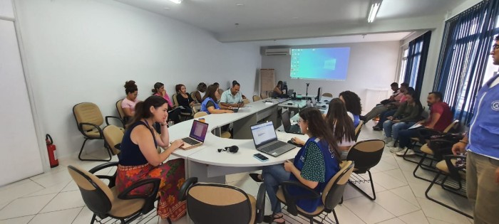Imigrantes recebem auxílio para ingressarem no mercado de trabalho em Santa Catarina