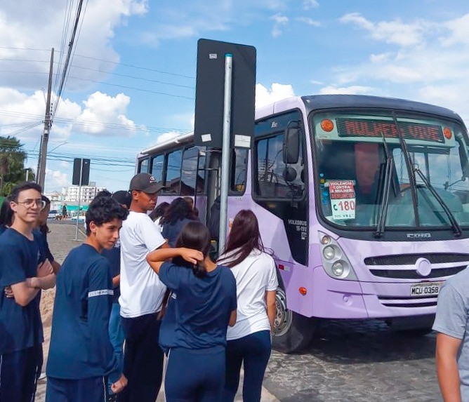 Ônibus Lilás percorre municípios e conscientiza sobre violência contra a mulher