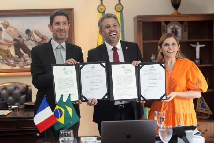 Governo do Ceará firma parceria com Embaixada da França para aprimorar ensino da língua francesa na rede estadual