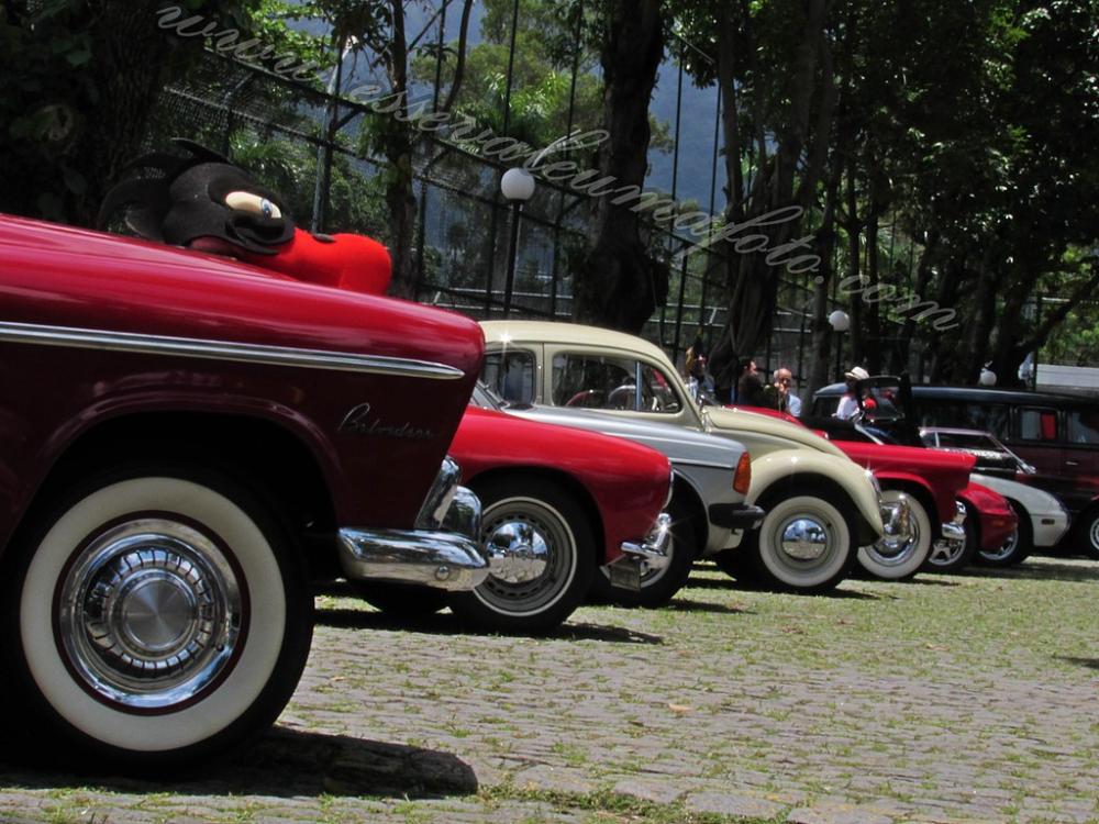 Exposição de carros antigos marca aniversário de Salvador. 