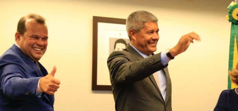 Jerônimo anuncia contratação de 1.624 profissionais para a Educação Especial. 