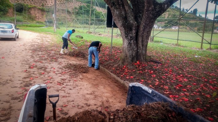 Prefeitura faz limpeza em Santa Clara do Caparaó