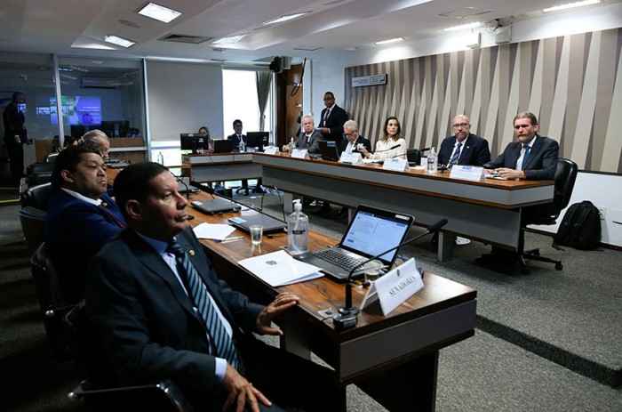 Parlamentares cobram transparência na liberação de crédito rural pelo BNDES
