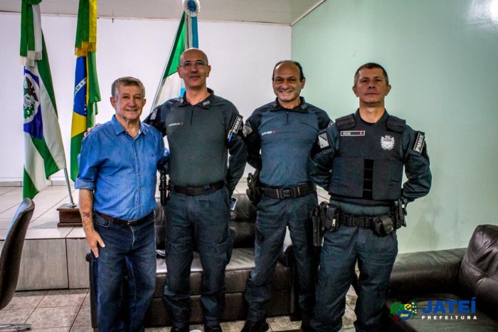 Prefeito Eraldo Jorge Leite, recebe Coronel-PM Teodoro Caramalac Neto.