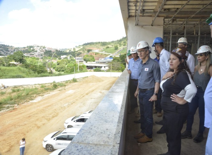 Governador vistoria obras do Hospital Regional em Teófilo Otoni