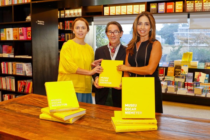 Lançamento do livro sobre acervo do MON reúne artistas, curadores e patronos da instituição