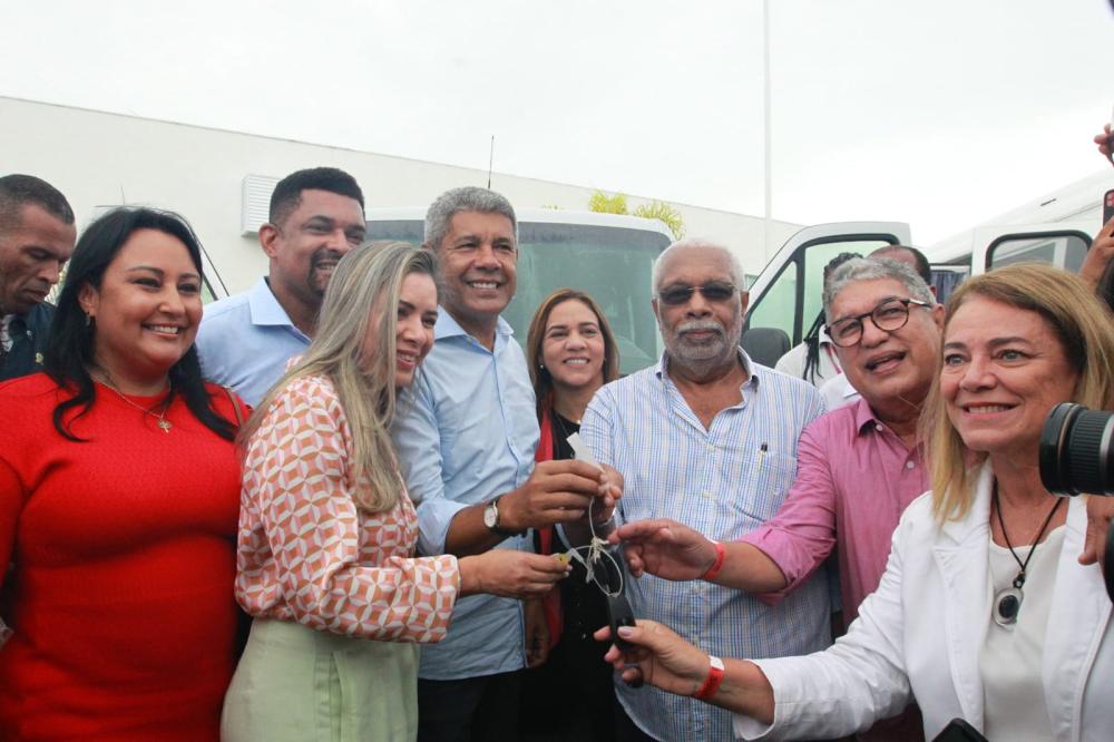 Jerônimo entrega Policlínica Regional de Saúde em São Francisco do Conde, na Bahia.