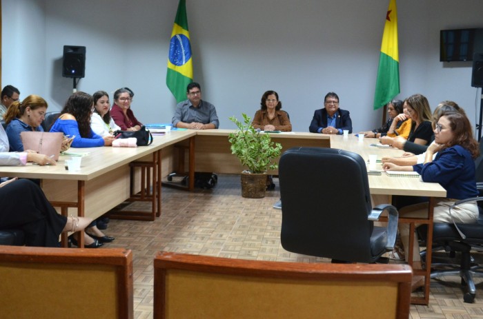 Conselho Estadual de Educação empossa nova presidente e novos conselheiros