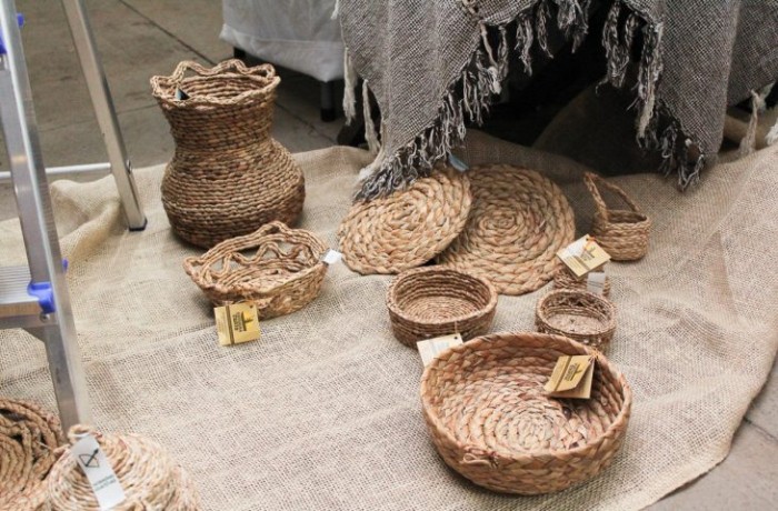Feira com participação de artesãos indígenas segue aberta ao público neste domingo