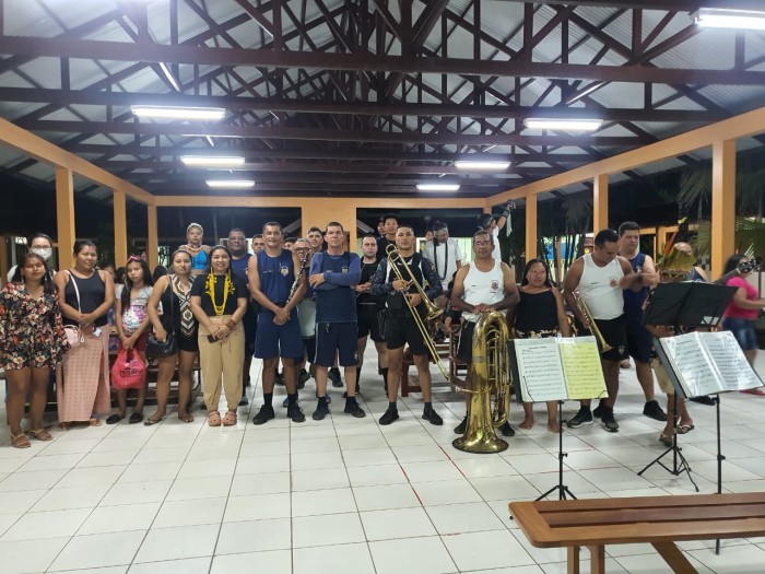 Banda de música da PM leva alegria aos abrigos de Rio Branco