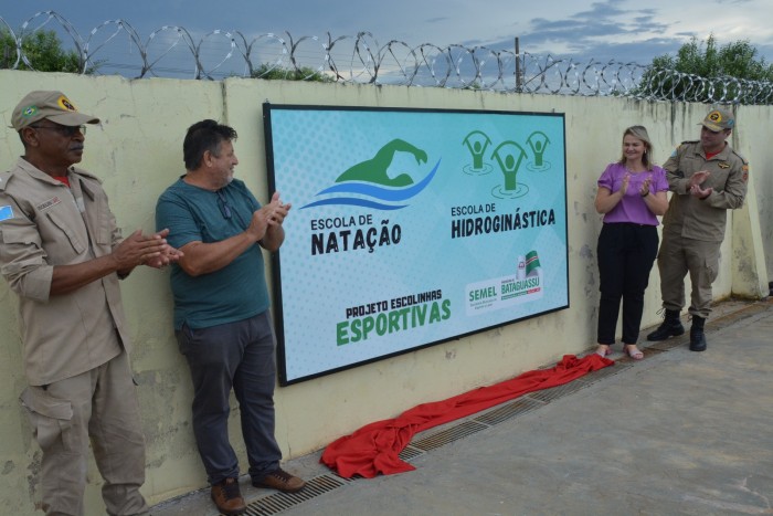 Prefeitura oferece aulas gratuitas de natação e hidroginástica em piscina semiolímpica construída há mais de 10 anos e nunca utilizada