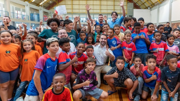 Governador participa de entrega de kits esportivos para projetos sociais