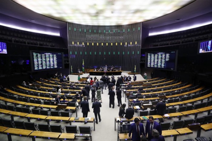 Câmara aprova MP que autoriza Caixa a administrar fundo do DPVAT em 2023; acompanhe