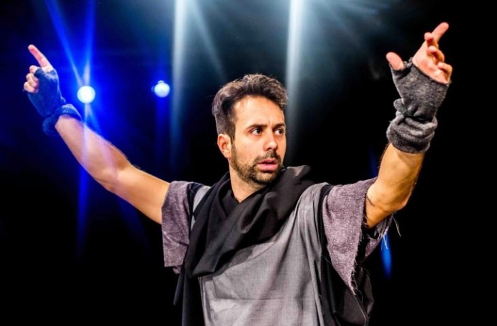 Em noite de homenagens, Boca de Cena é aberto oficialmente com uma releitura moderna de Shakespeare
