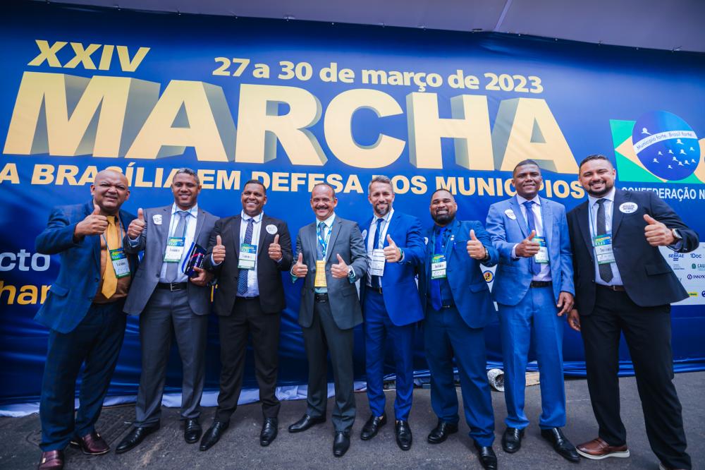 Em Brasília, vereadores de Camaçari acompanham debates.