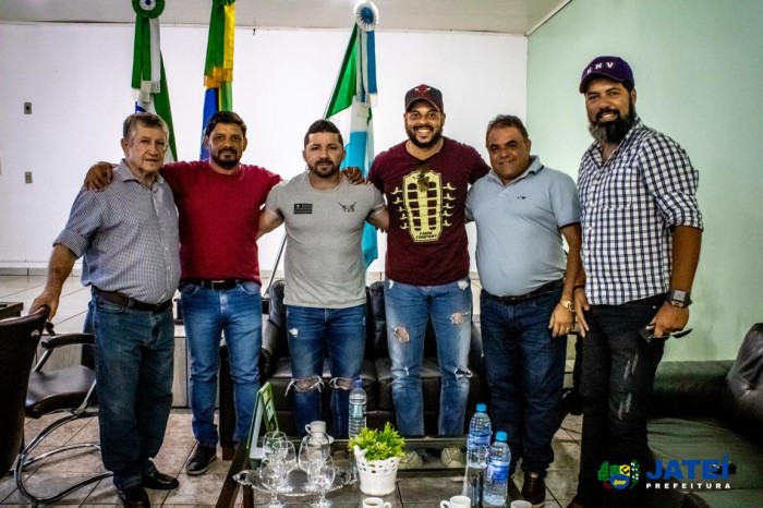 O prefeito Eraldo Jorge Leite, recebeu a visita da dupla sertaneja João Lucas e Walter Filho