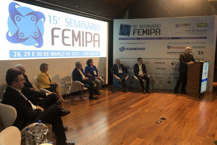 Saúde participa de seminário para alinhar e qualificar estratégias de assistência à saúde no Paraná