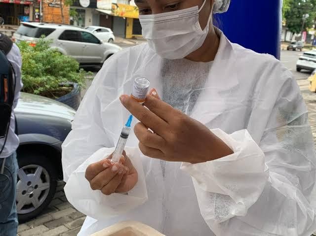 Sesapi alerta população sobre a necessidade de tomar a vacina bivalente contra a Covid-19