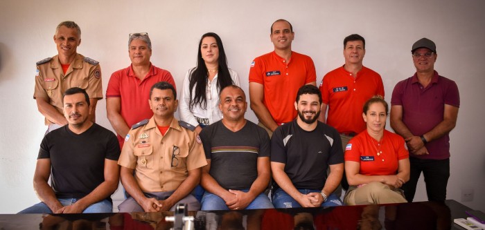 Prefeito Romário discute assuntos importantes para o município junto ao Corpo de Bombeiros