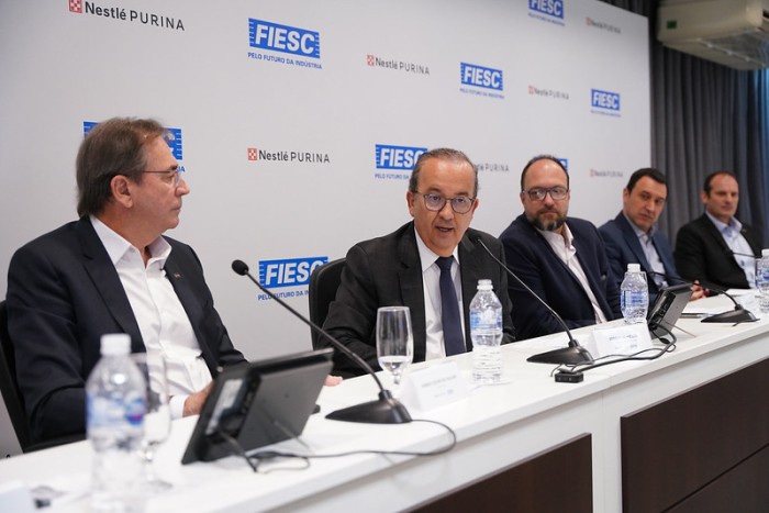 Governo e Fiesc firmam parceria na qualificação de mão-de-obra catarinense para fábrica da Nestlé Purina, no Oeste