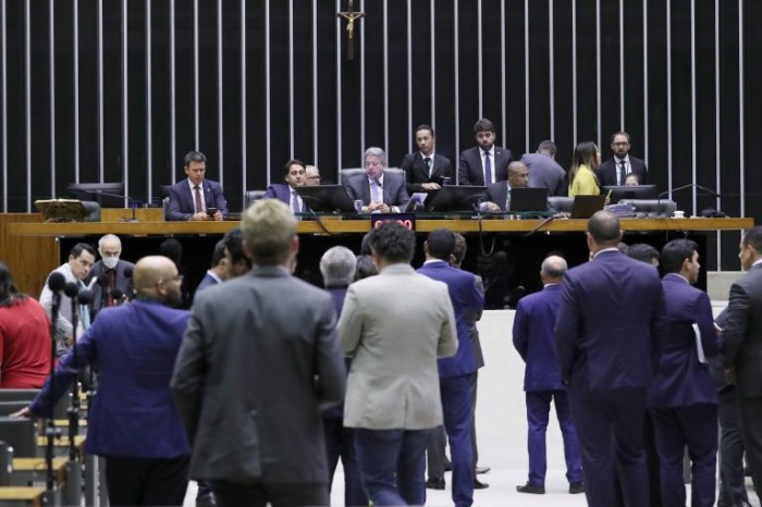 Deputados analisam MP que estimula mercado de créditos de carbono na gestão de florestas; acompanhe