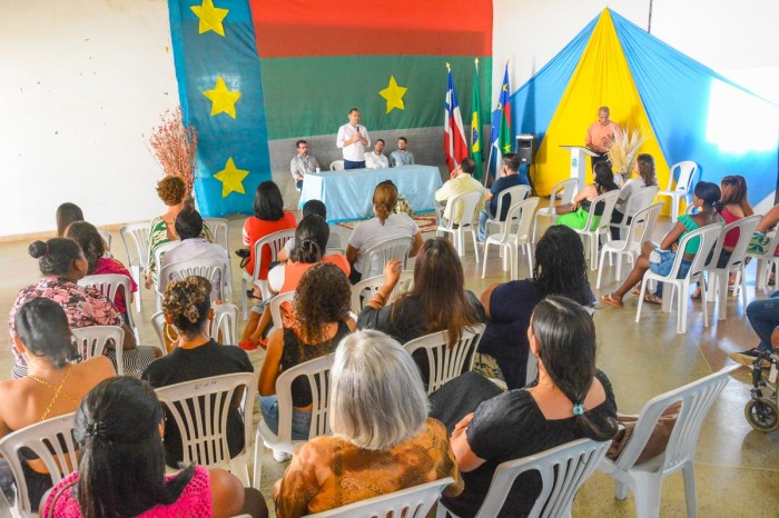 Prefeitura e Senai entregam certificados de cursos profissionalizantes a moradores de residenciais dos Campinhos