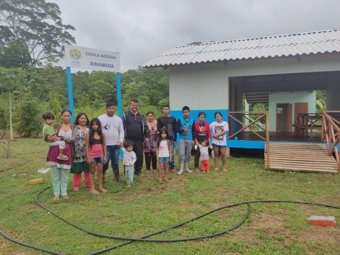 Governo entrega duas novas escolas indígenas em Sena Madureira