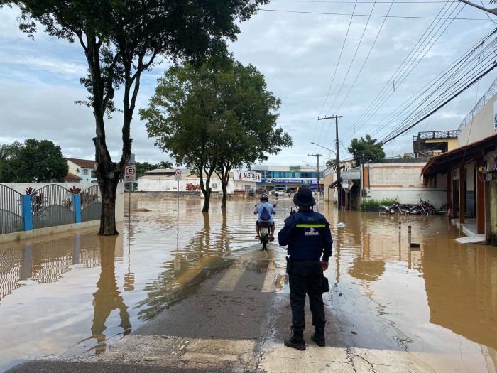 Rua que dá acesso ao 2º Distrito da capital pelo Centro da cidade é interditada pelo Detran