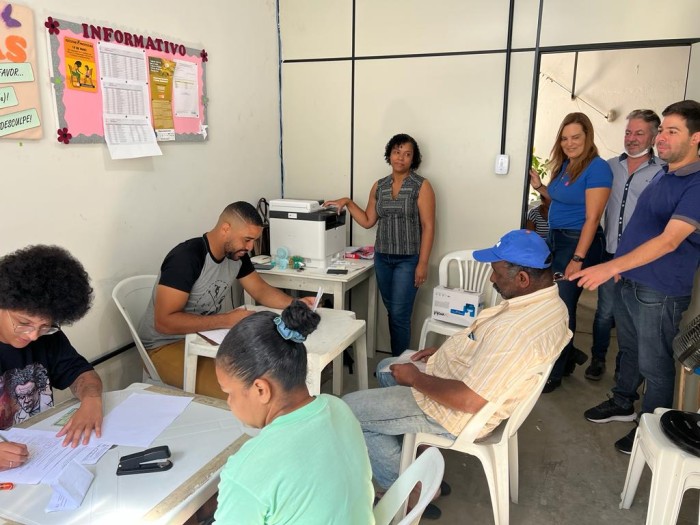 Prefeita visita Nova Cidade durante mutirão de recepção de documentos para legalização dos imóveis