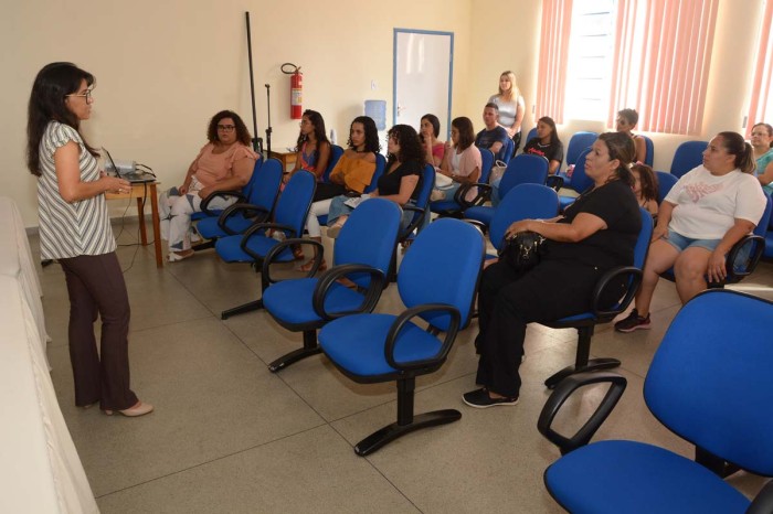 Voluntários do Programa Família Acolhedora participam de palestra sobre acolhimento de crianças e adolescentes em processo de adoção