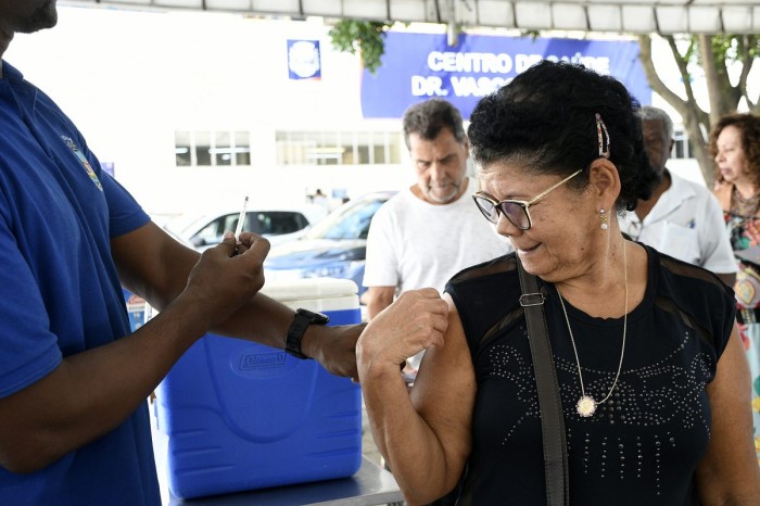 Nova Iguaçu inicia vacinação bivalente contra Covid-19 em indivíduos com comorbidades acima de 12 anos nesta segunda-feira (03)