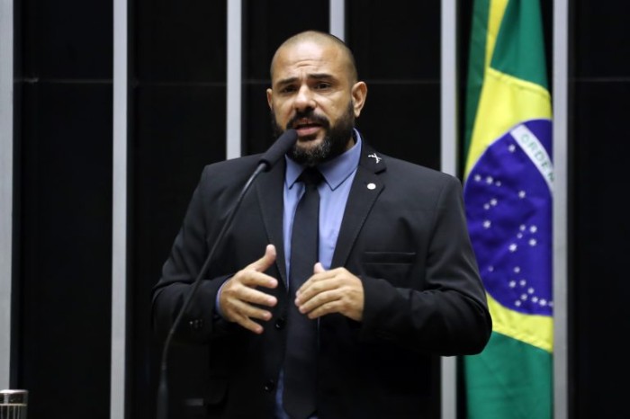 Projeto regulamenta a capacitação de agentes de segurança para uso de armas não letais