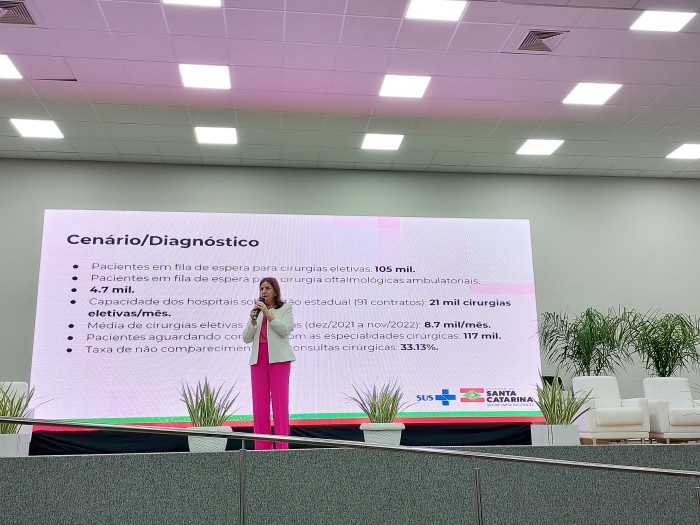 Em Campos Novos, secretária Carmen Zanotto participa da conferência macrorregional e visita Apae e o Hospital Dr José Athanázio