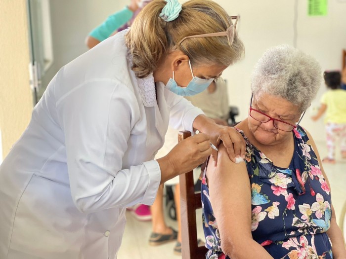 Prefeitura começa vacina idosos de abrigos e asilos contra Influenza; para demais públicos começa na segunda-feira