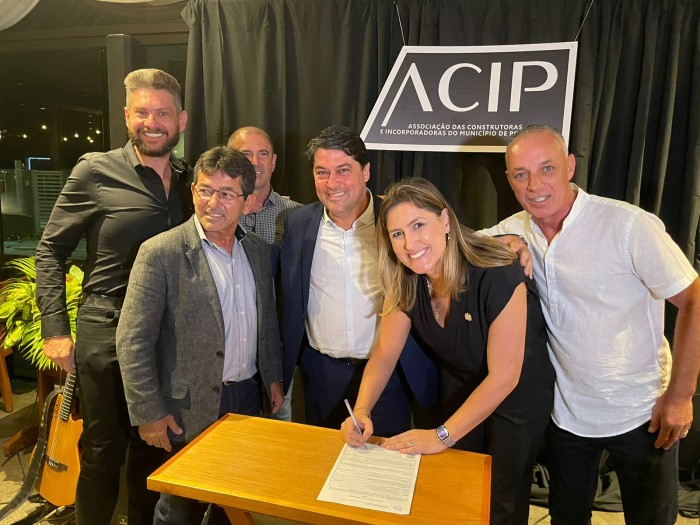 IMA entrega Licença Ambiental de Instalação (LAI) para construção dos Molhes do Rio Perequê