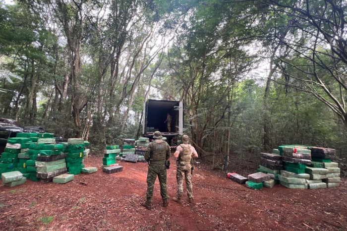 Polícias Militar e Federal apreendem mais de cinco toneladas de maconha no Oeste