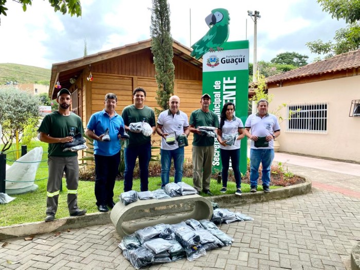 SEMMAM ENTREGA NOVOS UNIFORMES PARA EQUIPE DE PAISAGISMO E JARDINAGEM