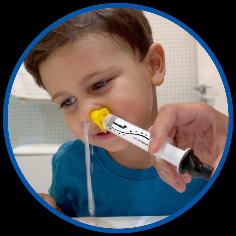 Viralizam vídeos de lavagem nasal de bebês e crianças