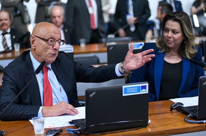 Ministro da Educação debaterá suspensão do novo ensino médio na CE