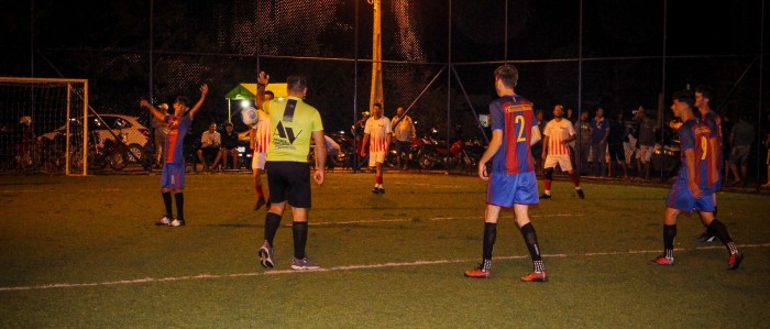 Oito times se enfrentaram na primeira noite do Campeonato de Futebol Society