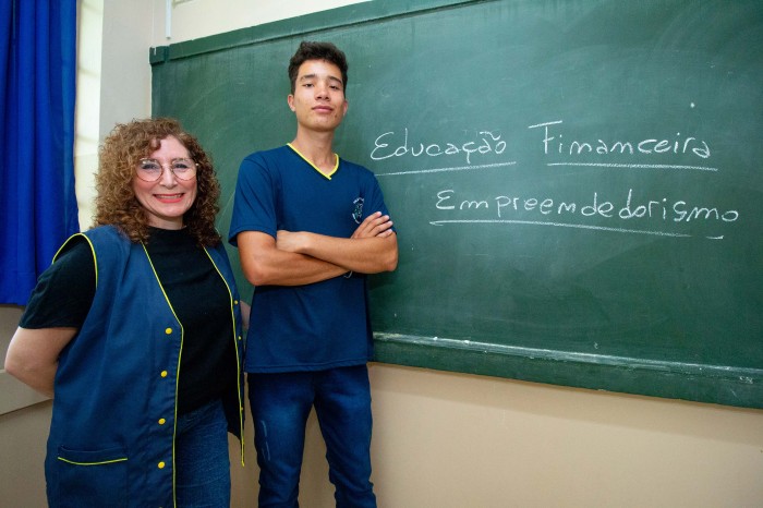 Inspirado por professora de Educação Financeira, aluno se prepara para abrir marcenaria