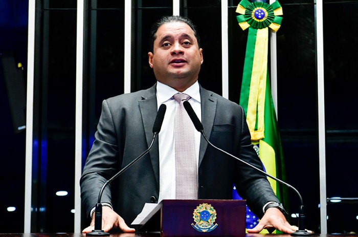 Houve mudanças em como o mundo vê o Brasil, diz Weverton