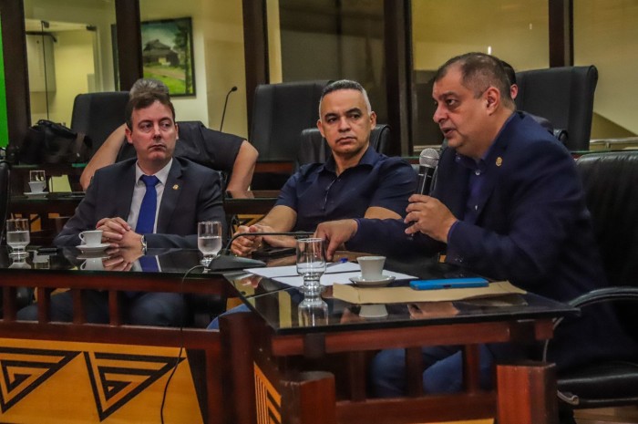 Governo apresenta medidas emergenciais em favor das empresas alagadas para comissões de deputados