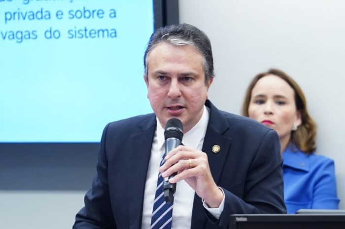 Ministro da Educação pede controle de 